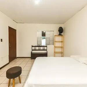 casa-completa-e-bem-localizada-com-design-clssico.santa-catarina-brasil.com/