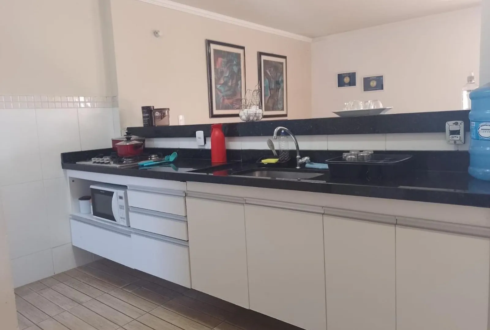 YOUNG- AMPLO, JOVEM E PRÁTICO- PRÓXIMO DAS MELHORES PRAIAS E PONTOS TURÍSTICOS - IDEAL PARA PEQUENOS GRUPOS e FAMILIAS Cabo Frio Apartamento